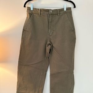 Everlane The Straight-Leg Crop Pant in Surplus Green